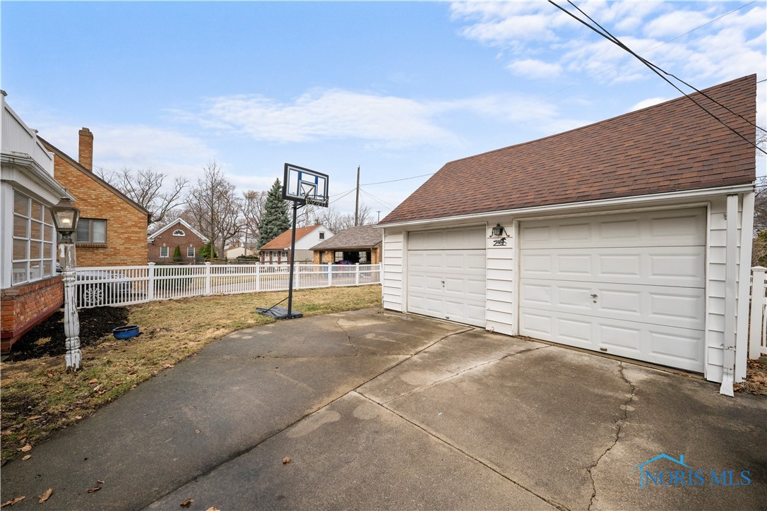 2719 Eastmoreland Drive, Oregon, Ohio image 31