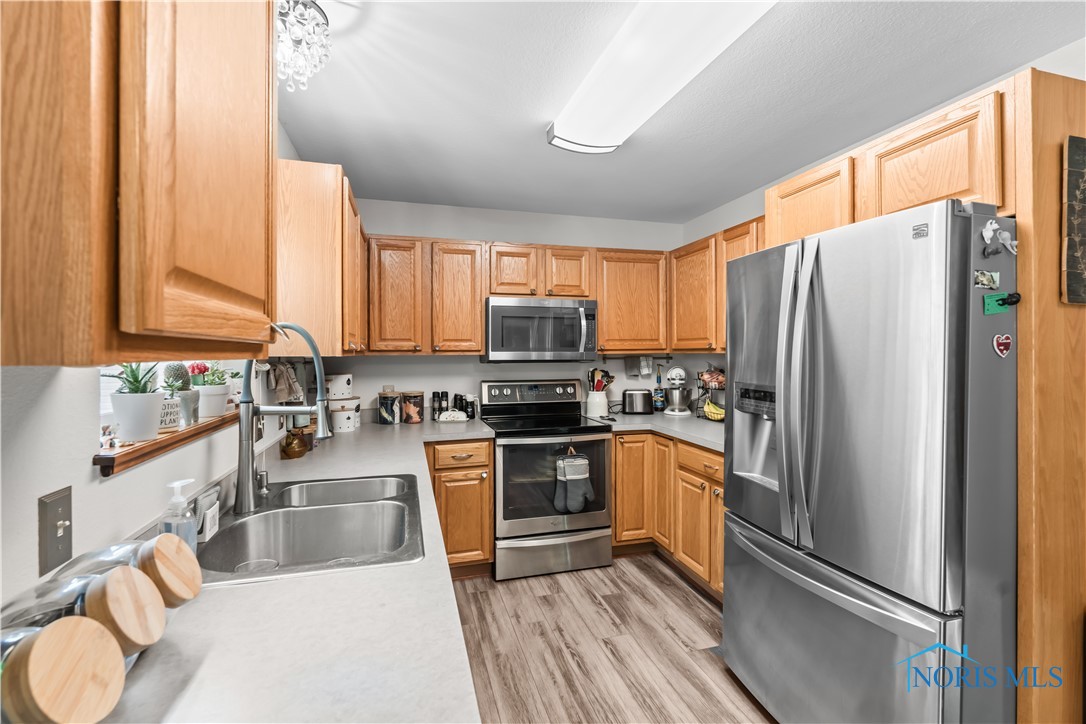 6933 Running Brook Way, Holland, Ohio image 16