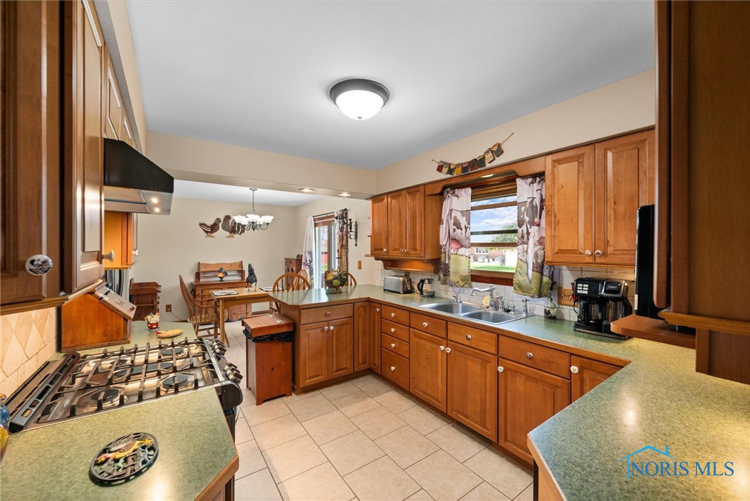 300 Parkview Drive, Walbridge, Ohio image 22