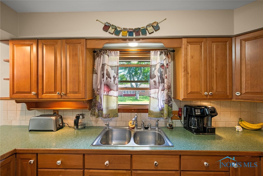 300 Parkview Drive, Walbridge, Ohio image 21