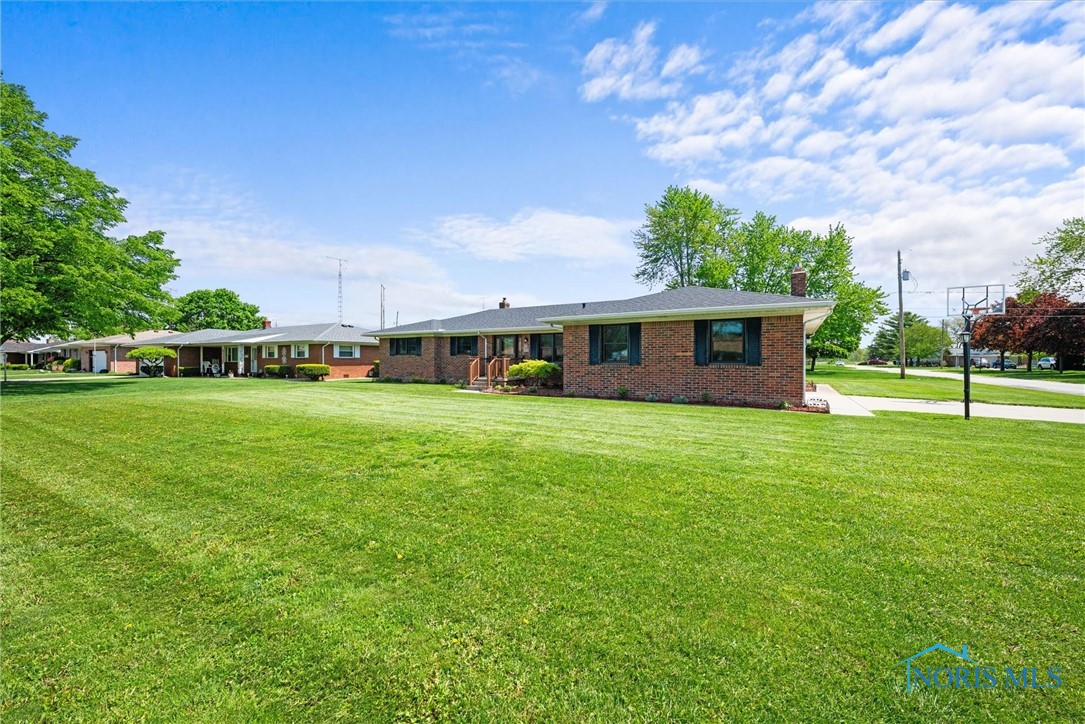 300 Parkview Drive, Walbridge, Ohio image 4