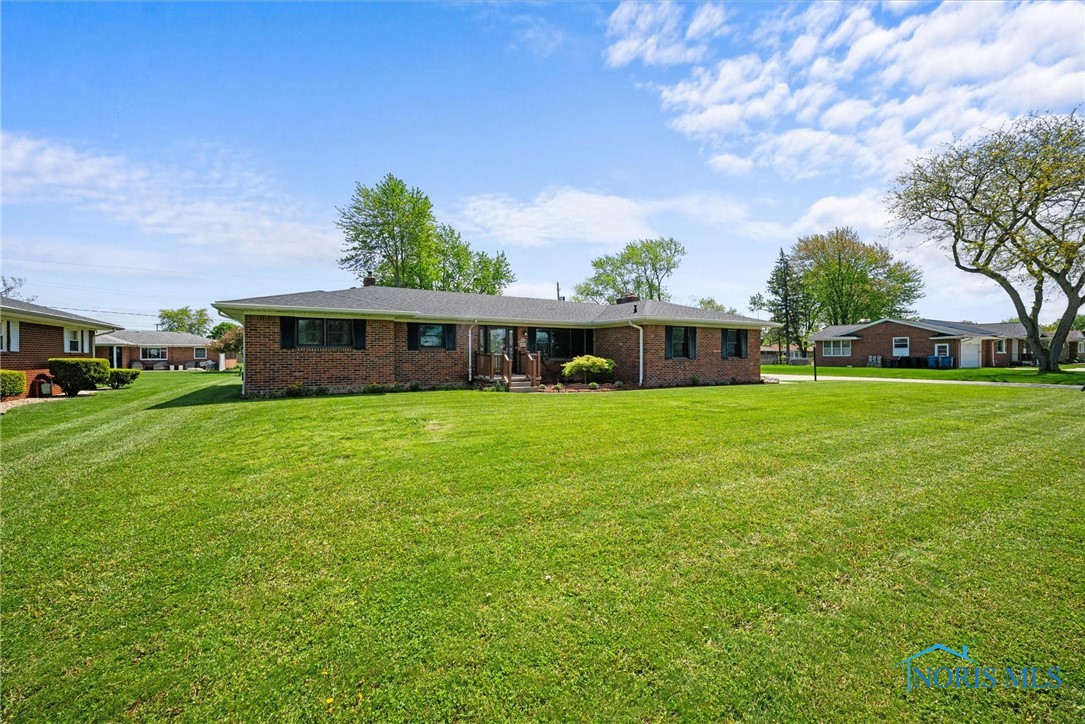 300 Parkview Drive, Walbridge, Ohio image 2