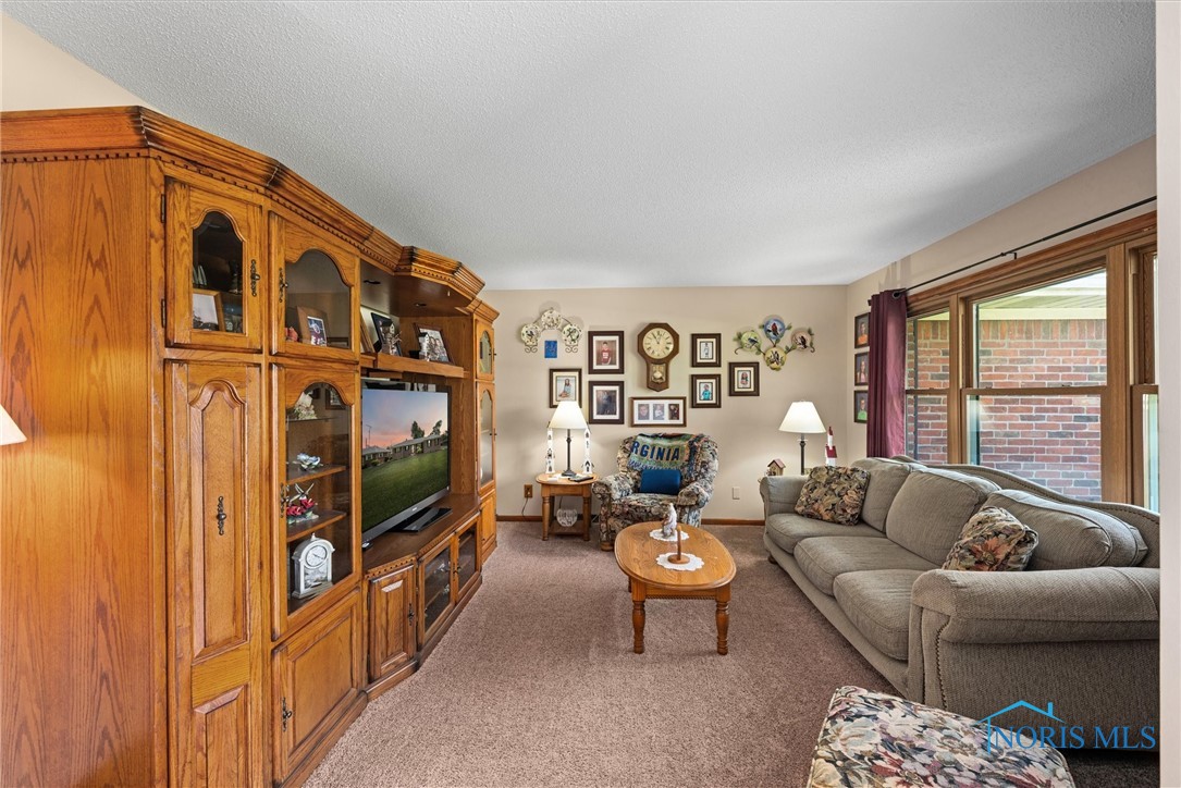 300 Parkview Drive, Walbridge, Ohio image 8