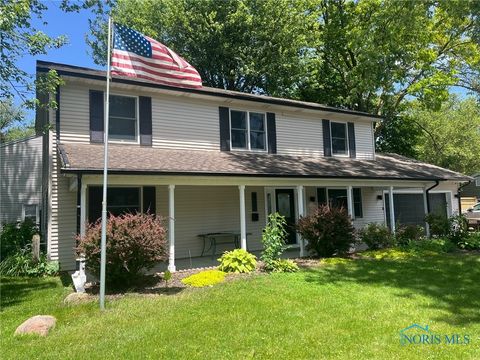 Photo of 611 Greenfield Drive, Maumee, OH 43537 (MLS # 6131839)