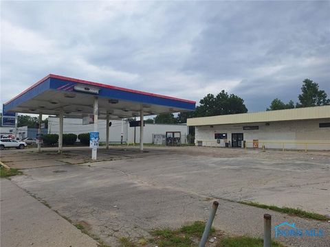 Photo of 3070 Airport Highway, Toledo, OH 43609 (MLS # 6125704)