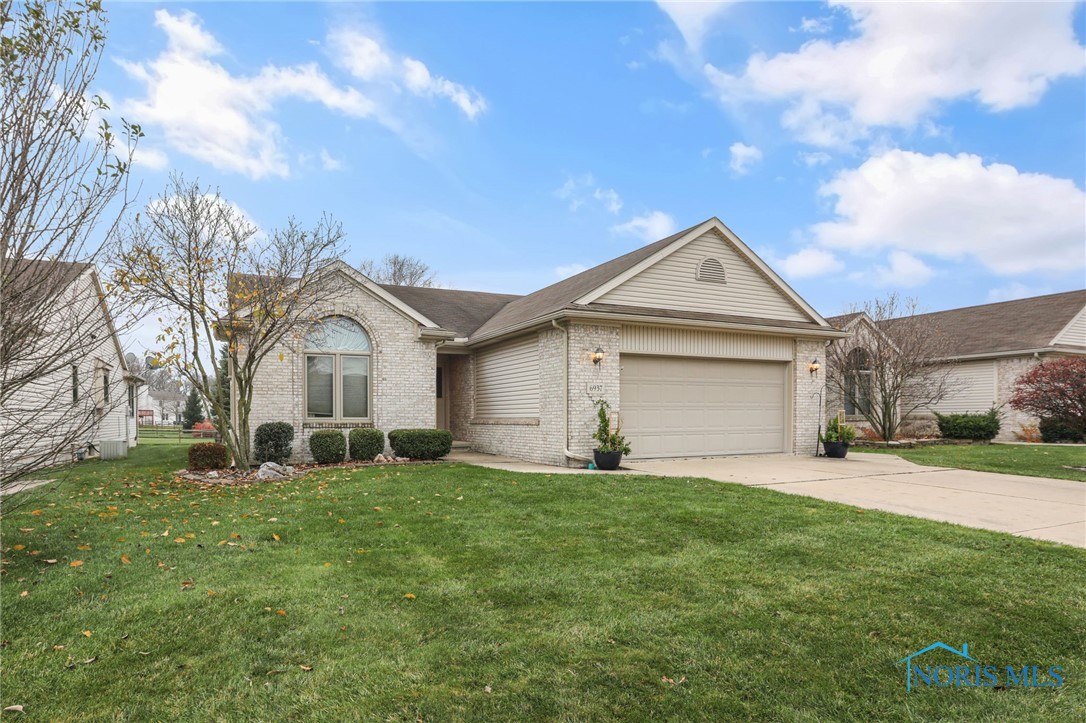 6937 Nightingale Drive, Holland, Ohio image 2