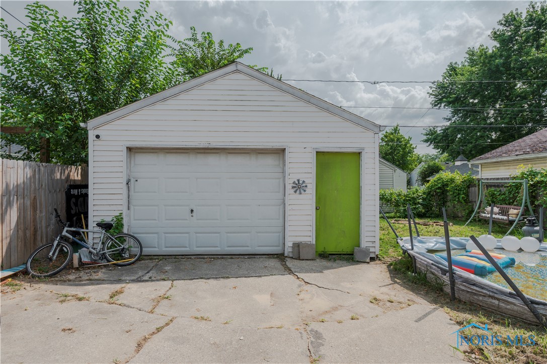 23 W Capistrano Avenue