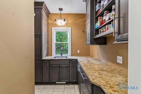Tiny photo for 382 Osage Court, Perrysburg, OH 43551 (MLS # 6136460)