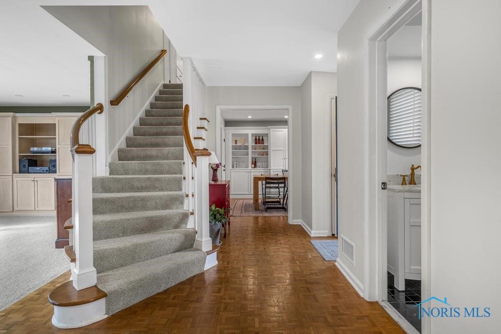 4233 Bonnie Brook Road, Ottawa Hills, Ohio image 3
