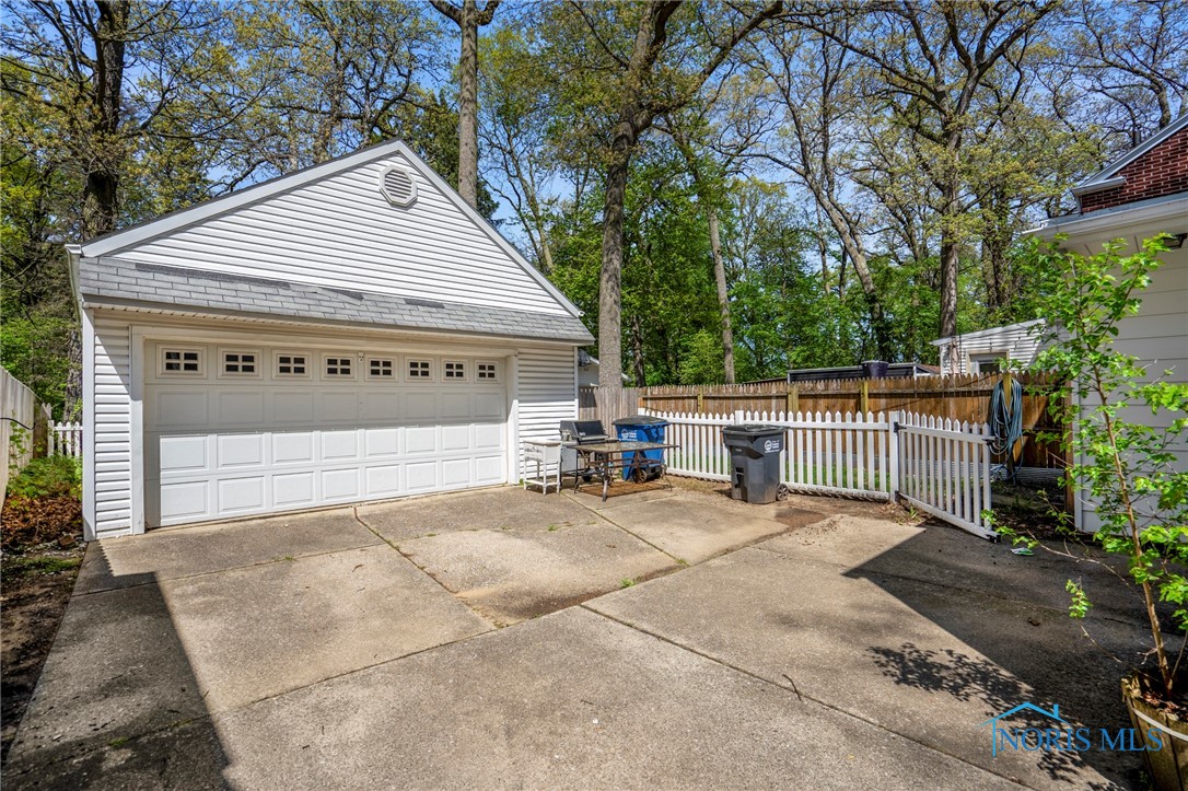 2310 Lambert Drive, Toledo, Ohio image 24