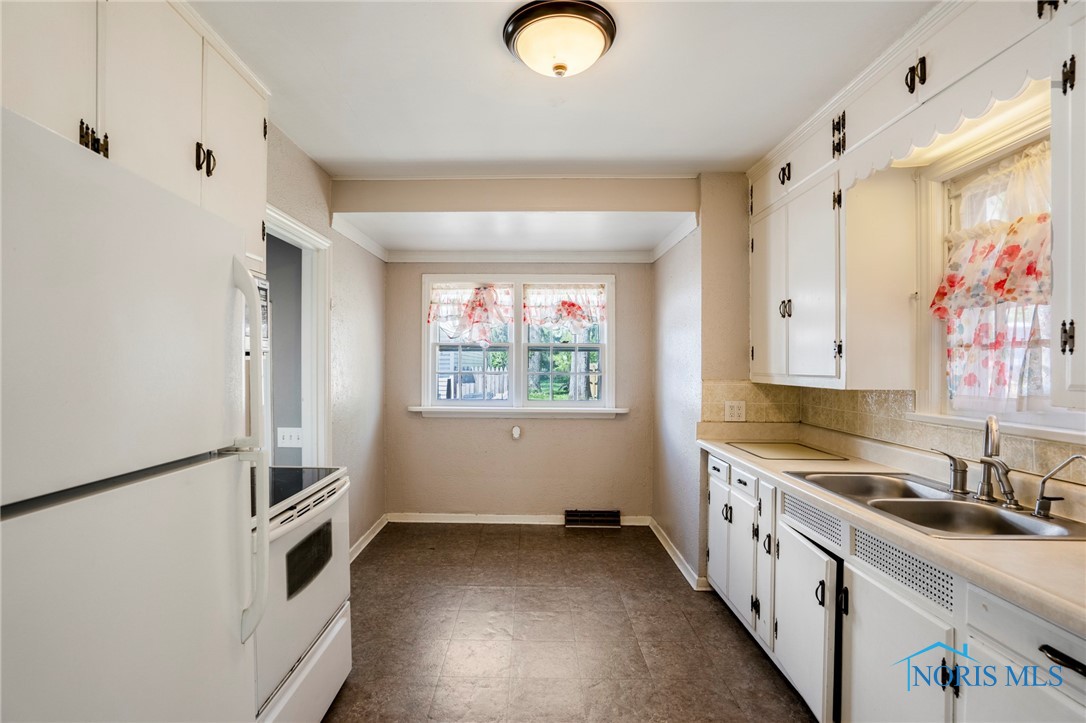 2310 Lambert Drive, Toledo, Ohio image 14