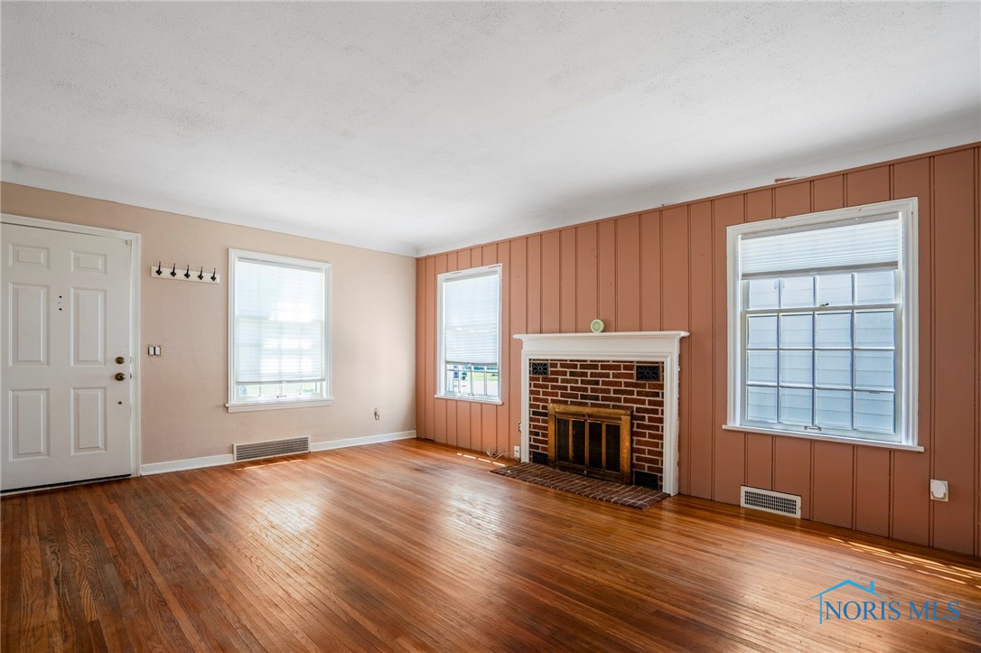 2310 Lambert Drive, Toledo, Ohio image 8
