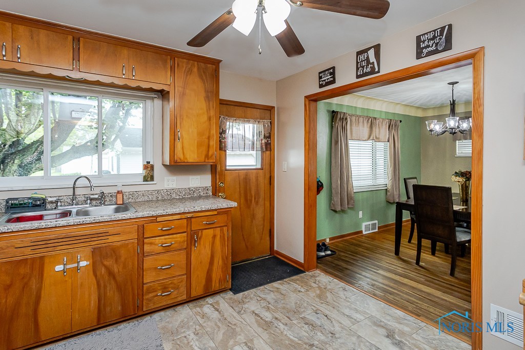 308 Lorraine Place, Rossford, Ohio image 23