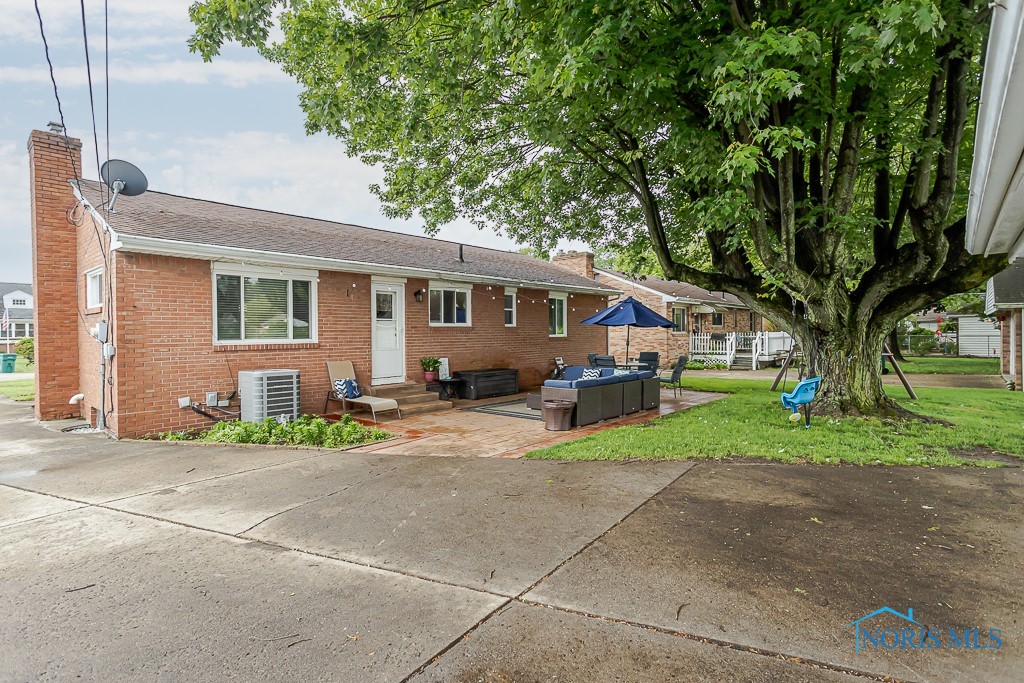 308 Lorraine Place, Rossford, Ohio image 4
