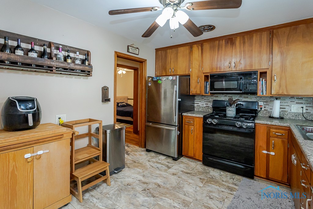 308 Lorraine Place, Rossford, Ohio image 27