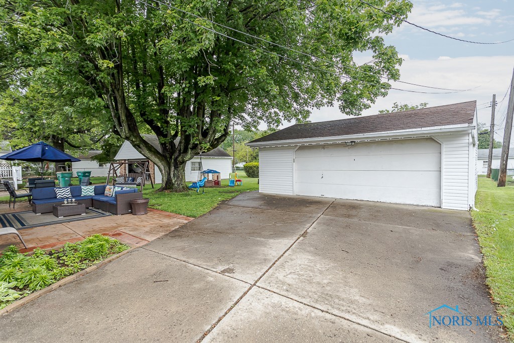 308 Lorraine Place, Rossford, Ohio image 7