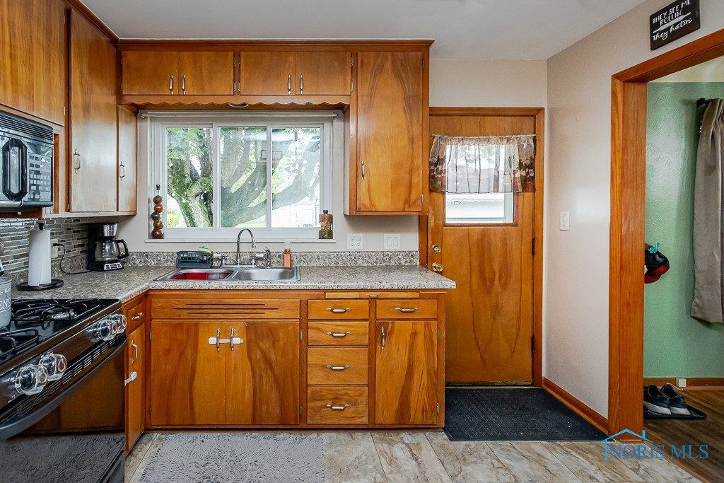 308 Lorraine Place, Rossford, Ohio image 22