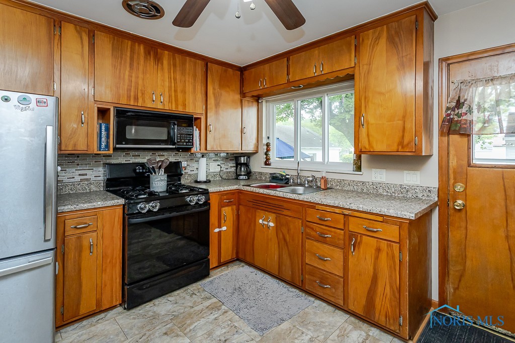 308 Lorraine Place, Rossford, Ohio image 21