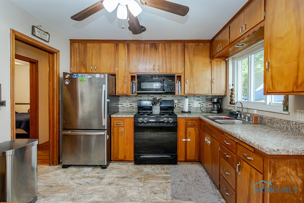 308 Lorraine Place, Rossford, Ohio image 28