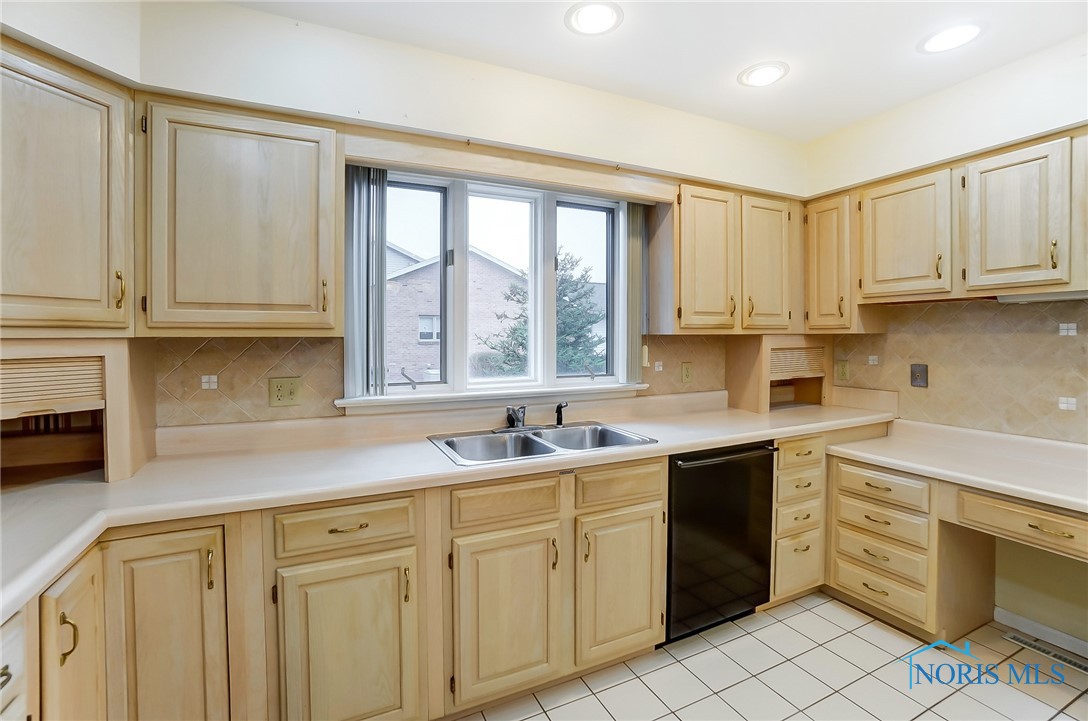 1818 Cobblestone Drive, Findlay, Ohio image 12