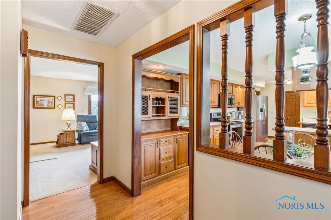 1008 Muirfield Drive, Findlay, Ohio image 4