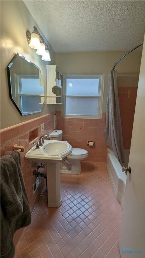 Tiny photo for 2824 Secor Road, Toledo, OH 43606 (MLS # 6136220)