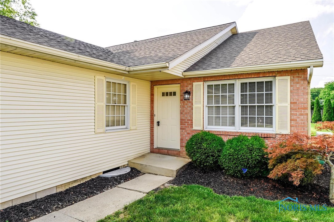 1018 Dalores Dr, Findlay, Ohio image 3