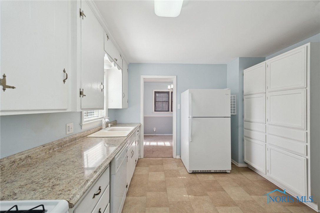 3105 Strathmoor Avenue, Toledo, Ohio image 7