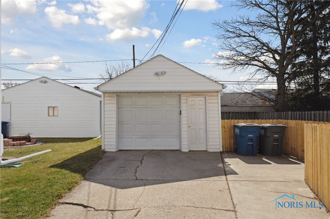 3105 Strathmoor Avenue, Toledo, Ohio image 24