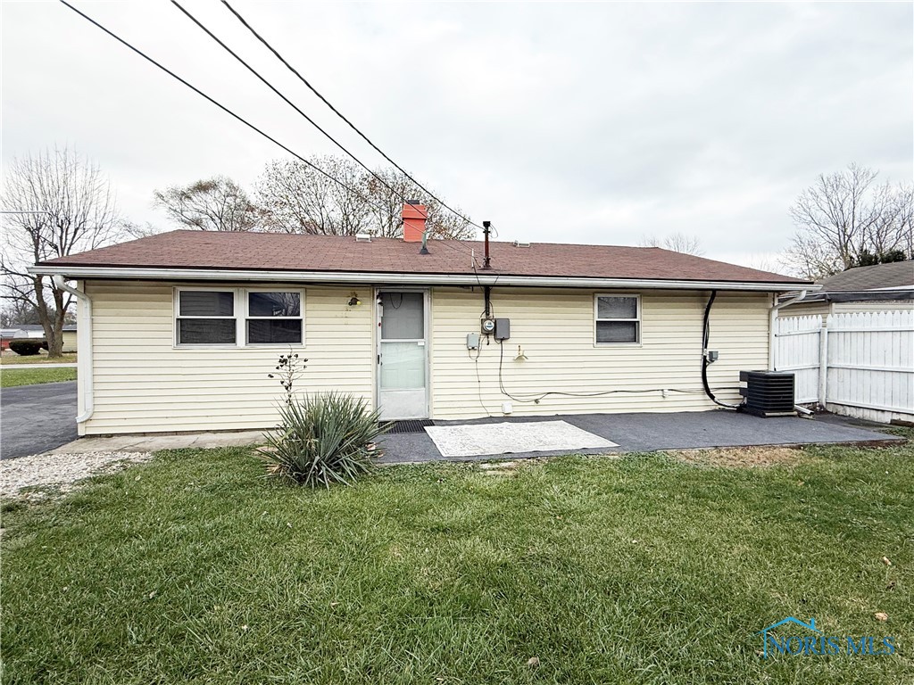 1039 Cherry Street, Fostoria, Ohio image 4