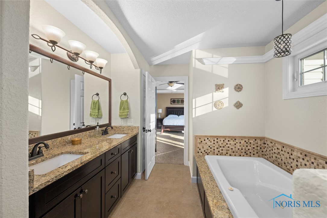 7424 Blue Spruce Court, Toledo, Ohio image 35
