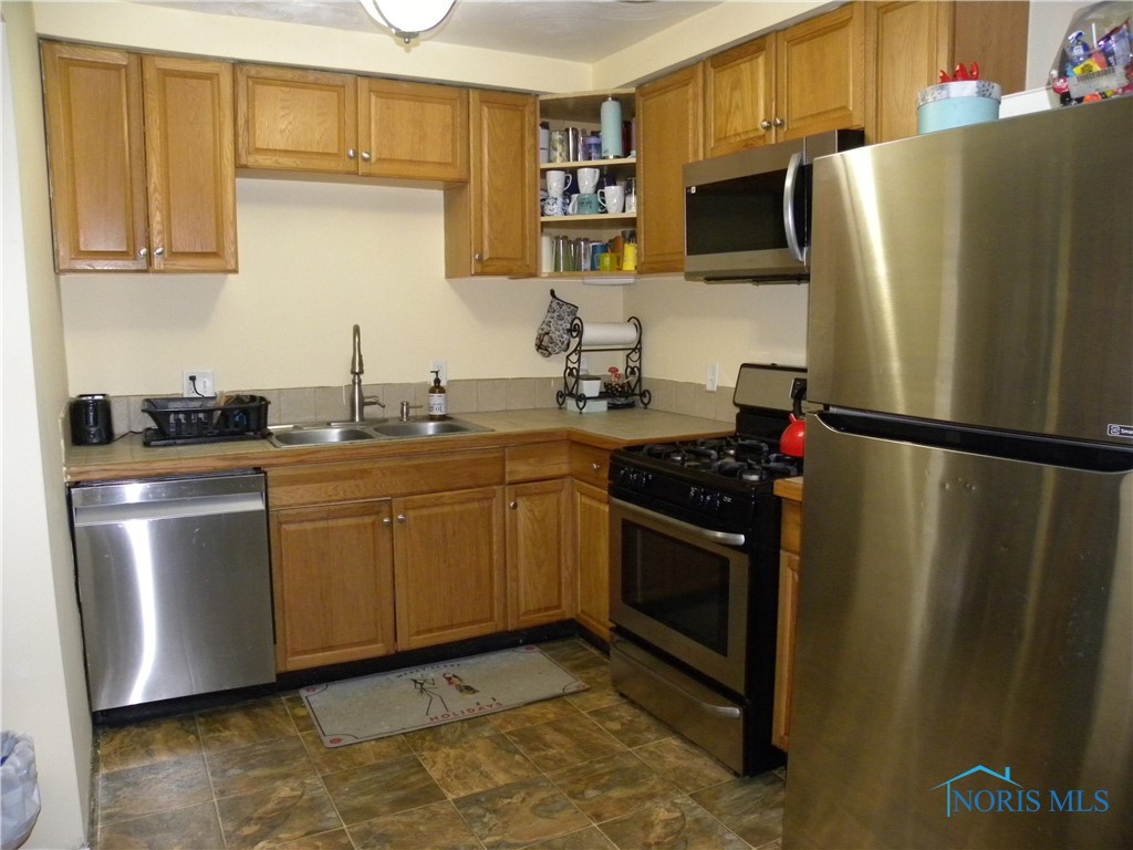 117 Marshall Drive, Swanton, Ohio image 3