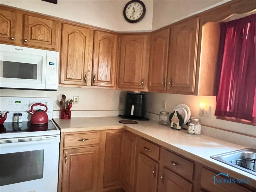 Findlay, Ohio 45840, United States, 4 Bedrooms Bedrooms, ,3 BathroomsBathrooms,Residential,Contingent,216229