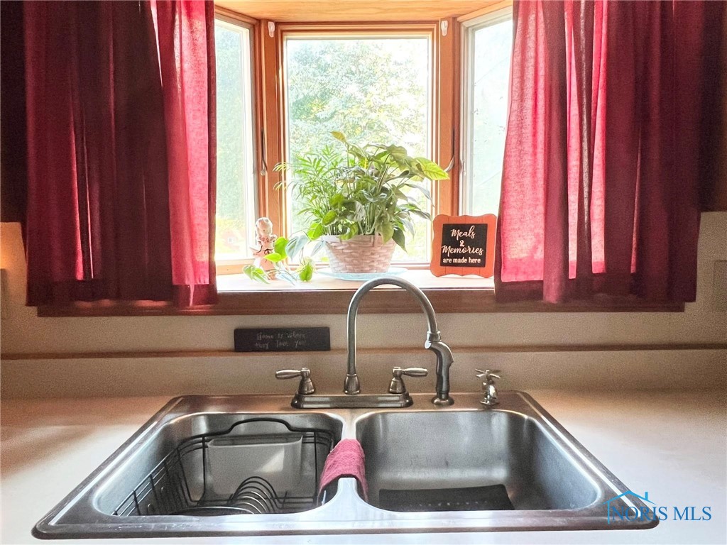 Findlay, Ohio 45840, United States, 4 Bedrooms Bedrooms, ,3 BathroomsBathrooms,Residential,Contingent,216229