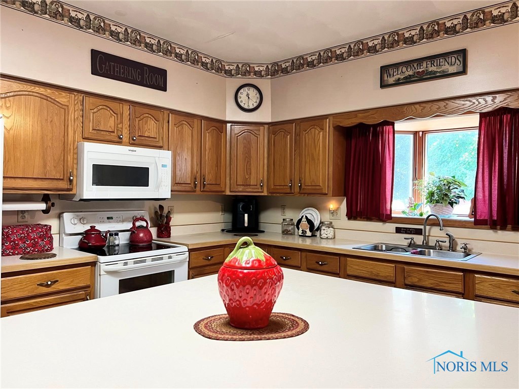 Findlay, Ohio 45840, United States, 4 Bedrooms Bedrooms, ,3 BathroomsBathrooms,Residential,Contingent,216229