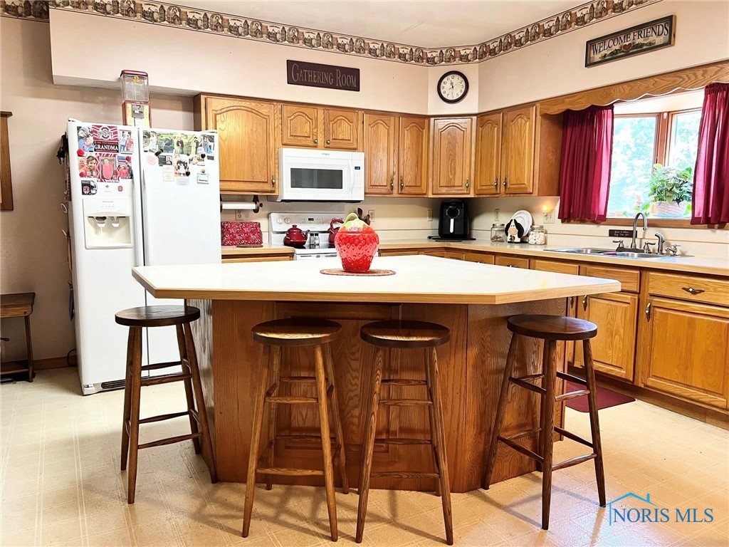 Findlay, Ohio 45840, United States, 4 Bedrooms Bedrooms, ,3 BathroomsBathrooms,Residential,Contingent,216229