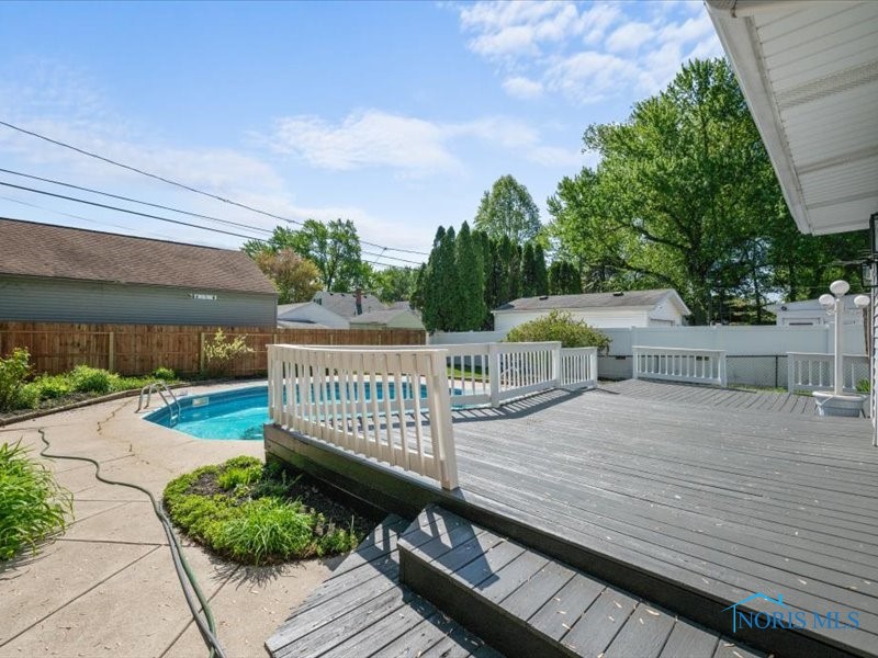 1407 Pennelwood Drive, Toledo, Ohio image 24