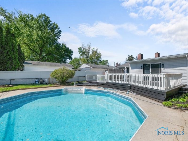 1407 Pennelwood Drive, Toledo, Ohio image 25