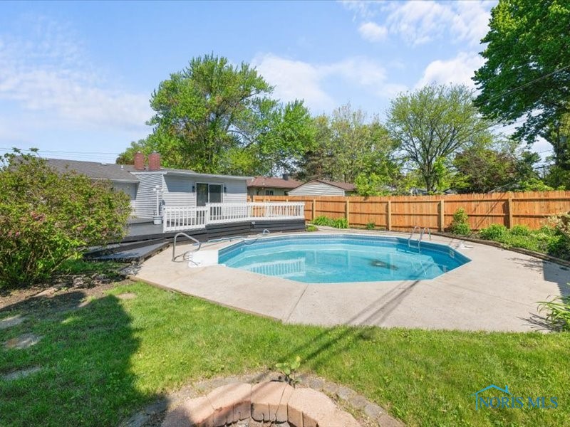 1407 Pennelwood Drive, Toledo, Ohio image 27