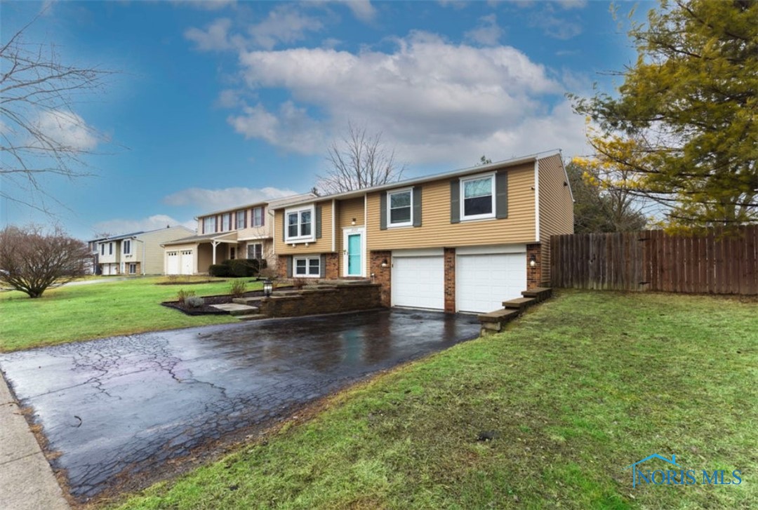2322 Valley Stream Boulevard, Maumee, Ohio image 3
