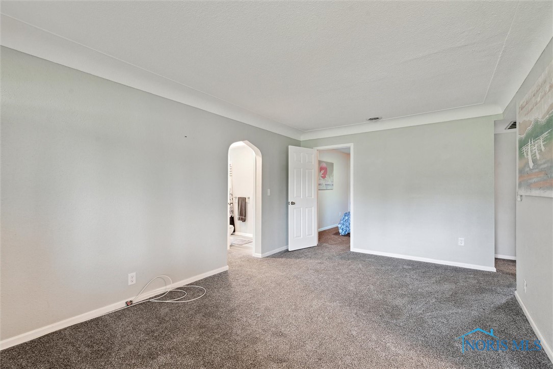 13916 N Broadway Avenue, Neapolis, Ohio image 8