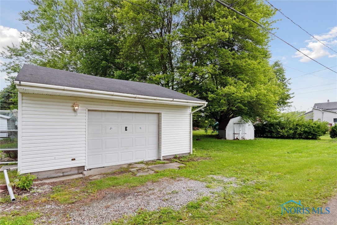 13916 N Broadway Avenue, Neapolis, Ohio image 32