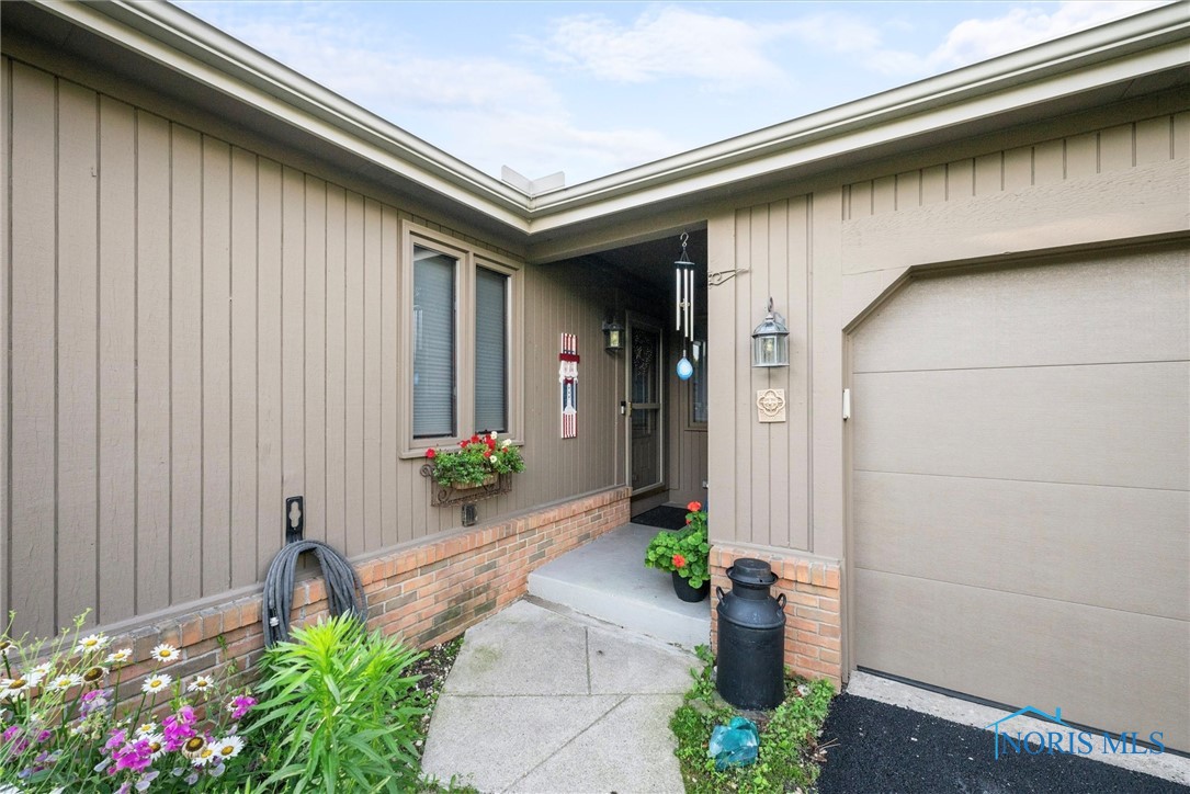 30 Meadowpond Drive