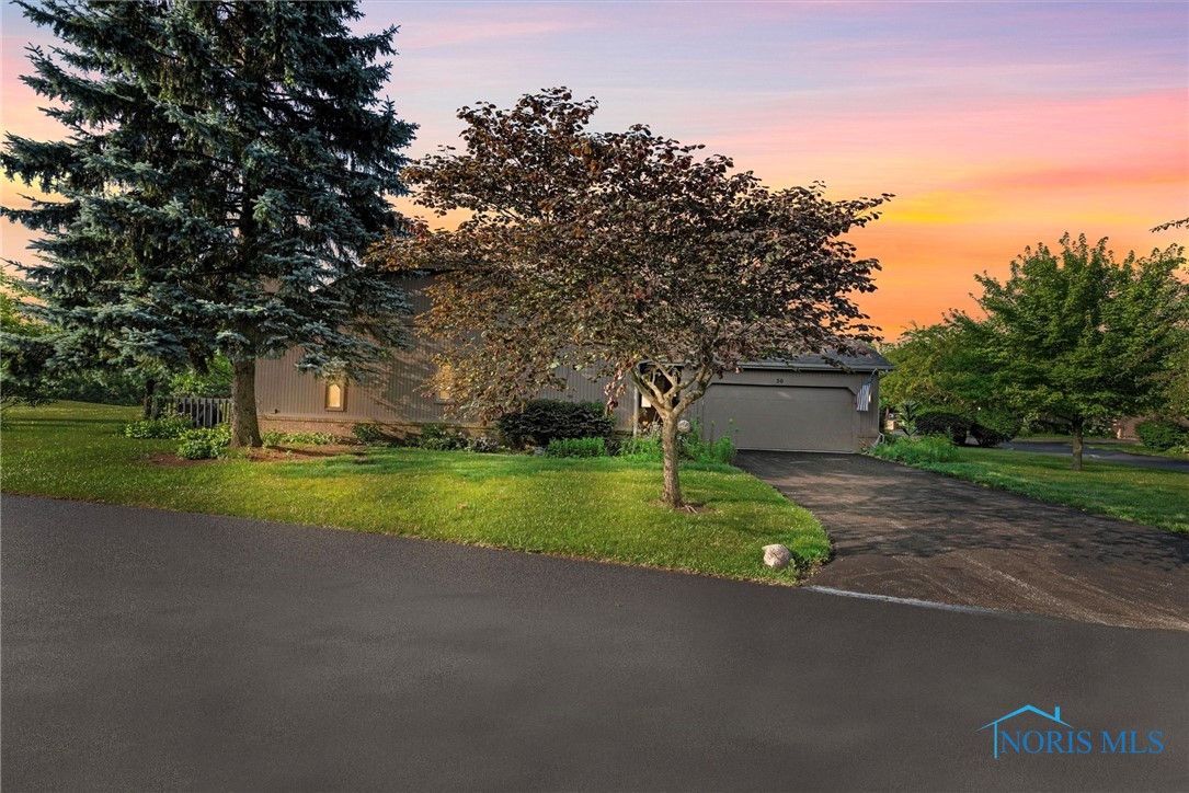 30 Meadowpond Drive