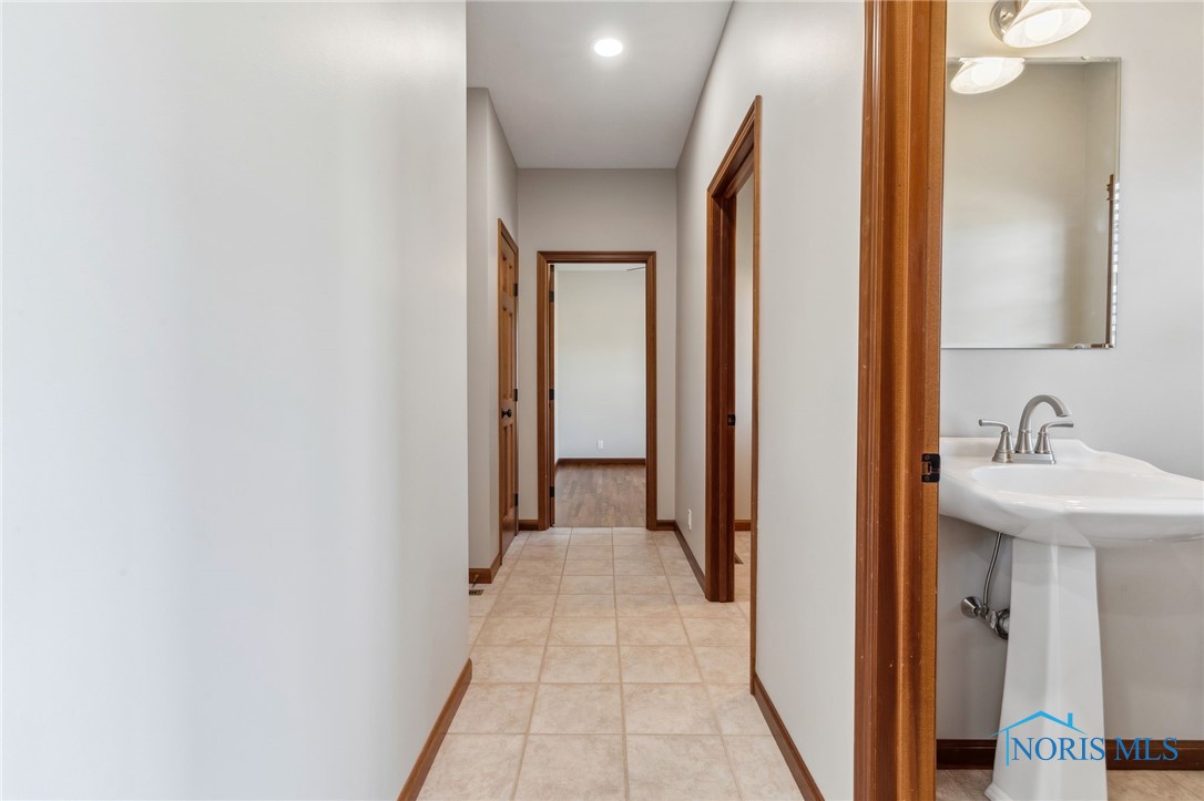 15940 Lakeside Court, Findlay, Ohio image 24