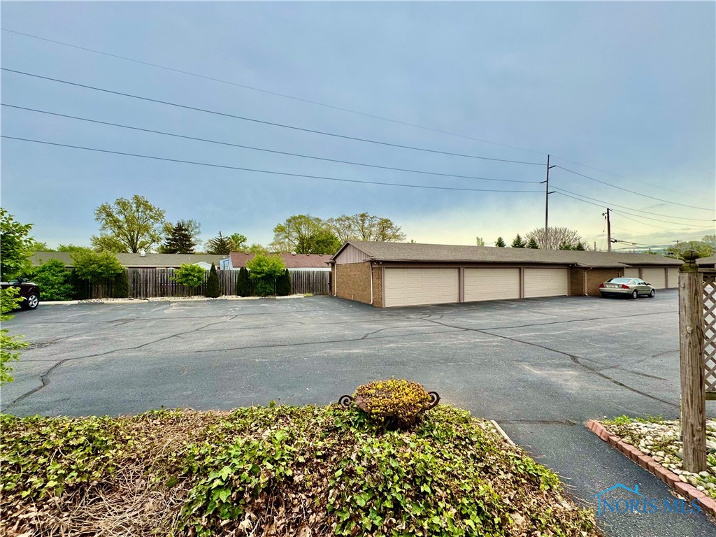 4030 Sherwood Forest Manor Road #E17, Toledo, Ohio image 25