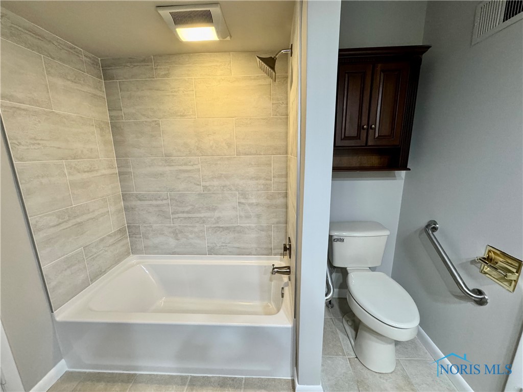 4030 Sherwood Forest Manor Road #E17, Toledo, Ohio image 18