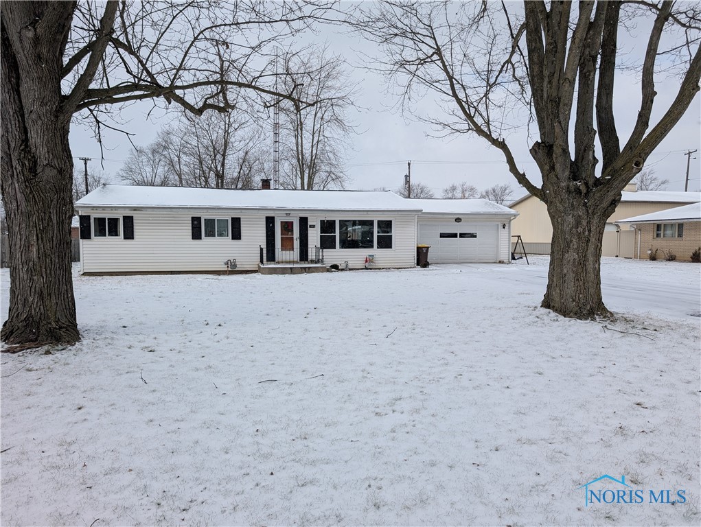 1913 Darbyshire Drive, Defiance, Ohio image 1