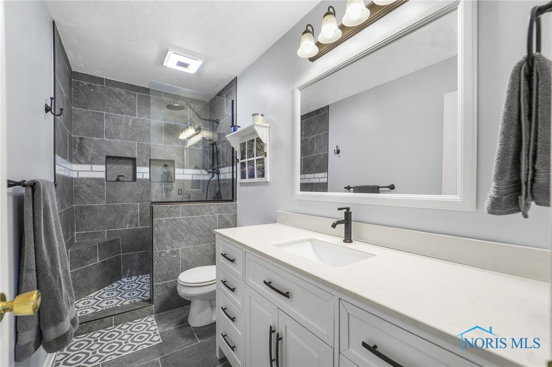 1392 Logan Lane, Perrysburg, Ohio image 32