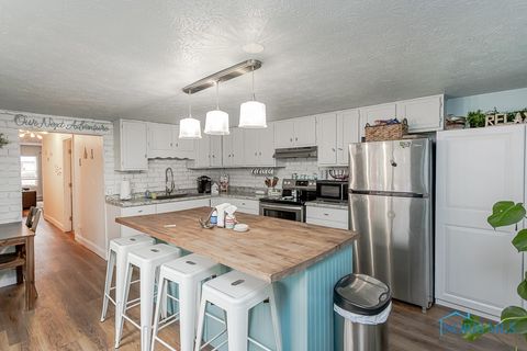 Tiny photo for 1239 E Garnet Avenue, Port Clinton, OH 43452 (MLS # 6136129)